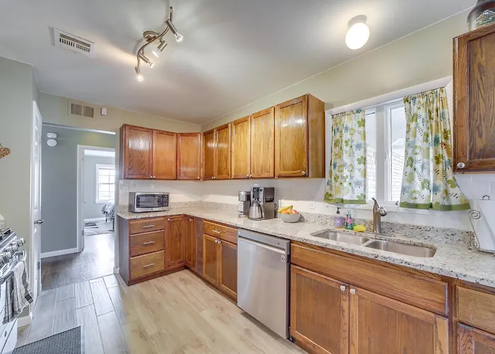 W/ Yard: 5 Mi To Downtown! * Tulsa