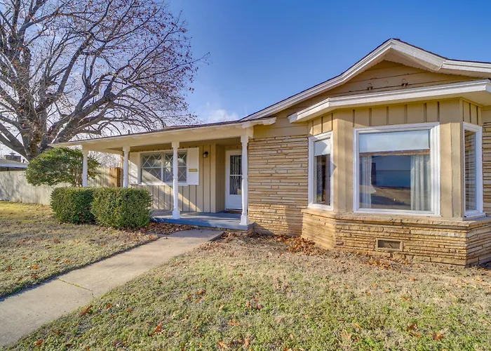 W/ Yard: 5 Mi To Downtown! Tulsa