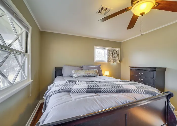 Сasa de vacaciones W/ Yard: 5 Mi To Downtown! Tulsa